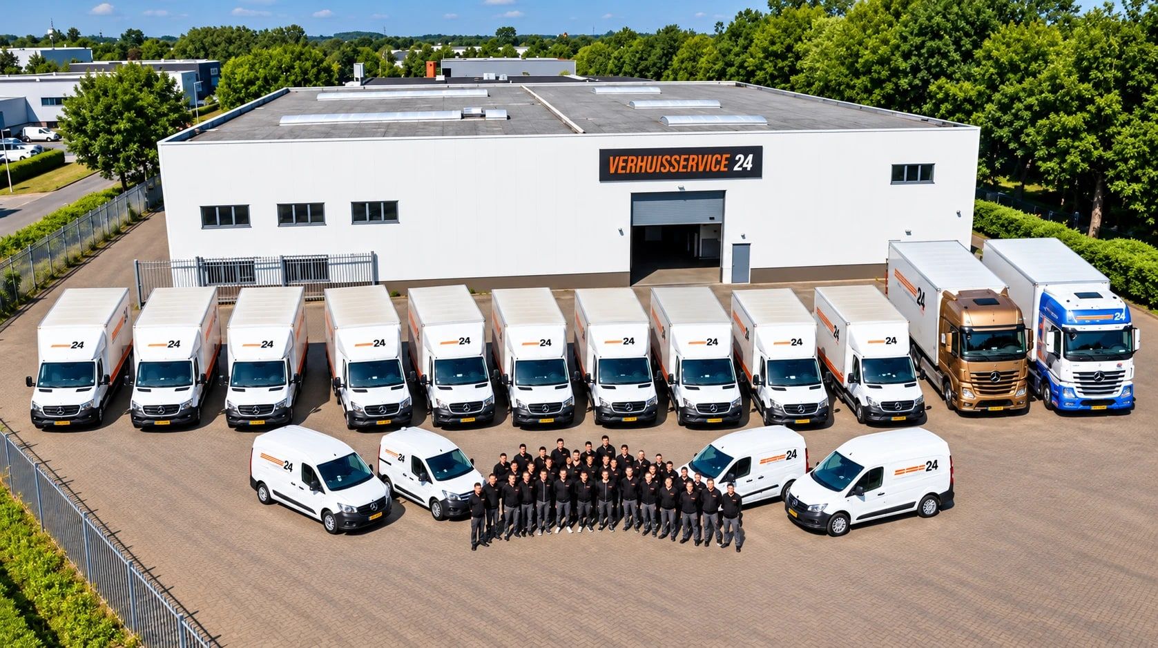 Luchtfoto van het pand van Verhuisservice24 met de hele vloot en het team